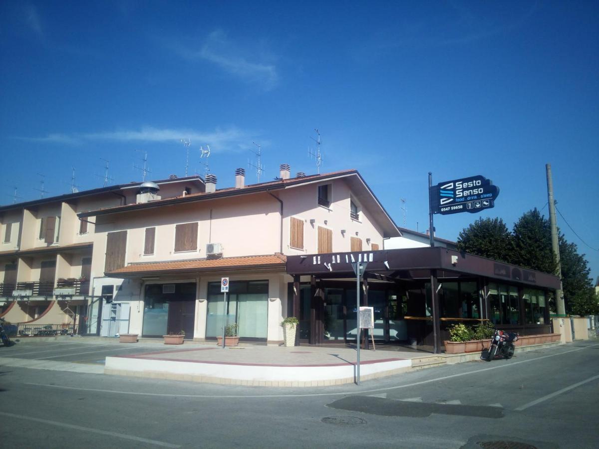 Sestosenso Food Drink Sleep Ristorante Pizzeria Alloggi チェゼーナ エクステリア 写真