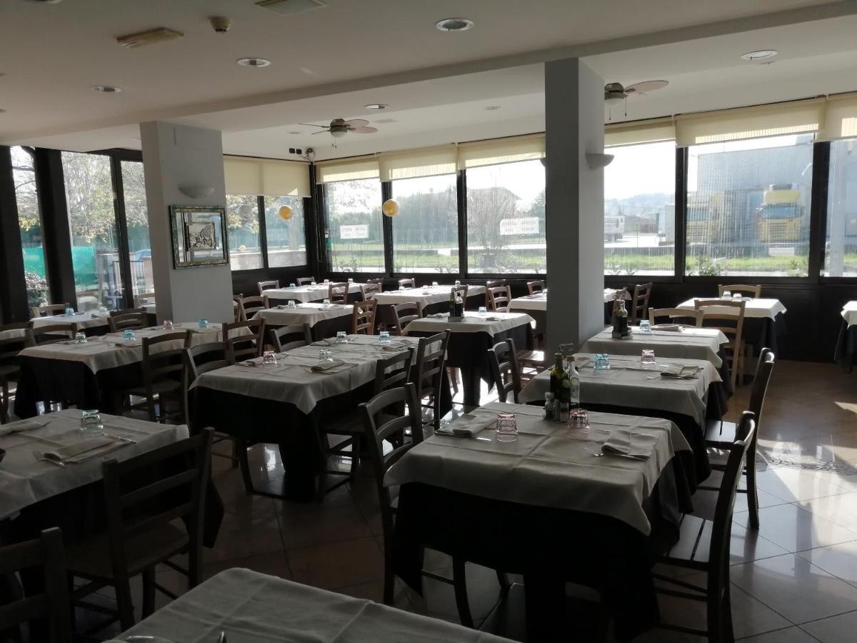 Sestosenso Food Drink Sleep Ristorante Pizzeria Alloggi チェゼーナ エクステリア 写真